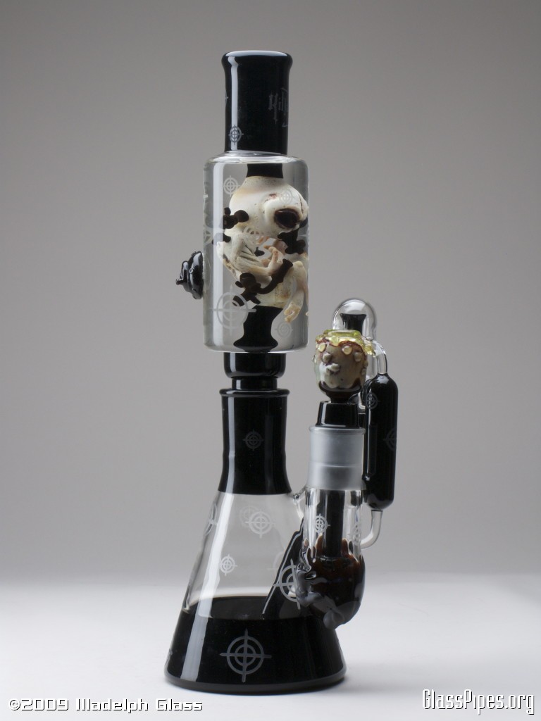 Piece-of-the-Week-Illadelph-Alien-Bong-side