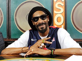 Snoop Dogg transforms into Snoop Lion