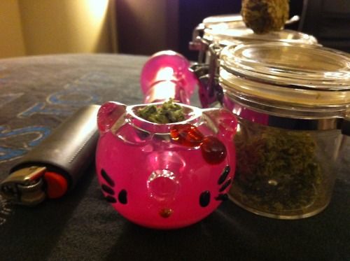 Piece of the Week | Hello Kitty Pink Pipe