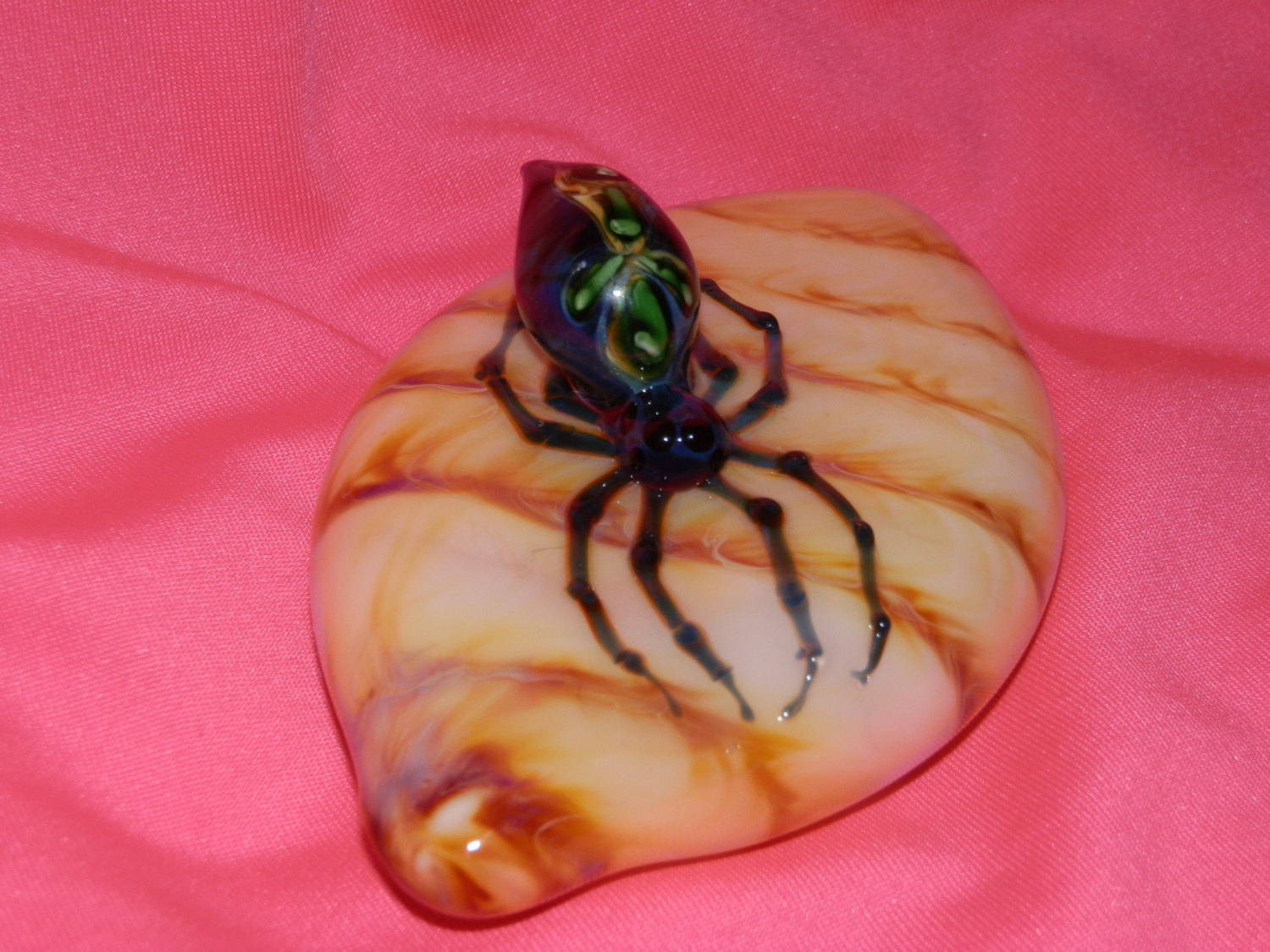 Piece of the Week | Spider Pipes | Spider on Shell @ Etsy