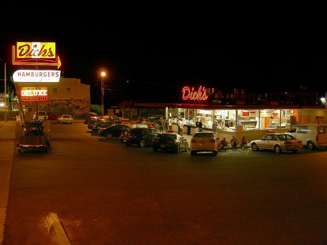 800px-Dicks_Drive-In_Wallingford_at_night_03_-_colormapped, Source: http://upload.wikimedia.org/wikipedia/commons/thumb/3/35/Dick%27s_Drive-In_Wallingford_at_night_03_-_colormapped.jpg/800px-Dick%27s_Drive-In_Wallingford_at_night_03_-_colormapped.jpg