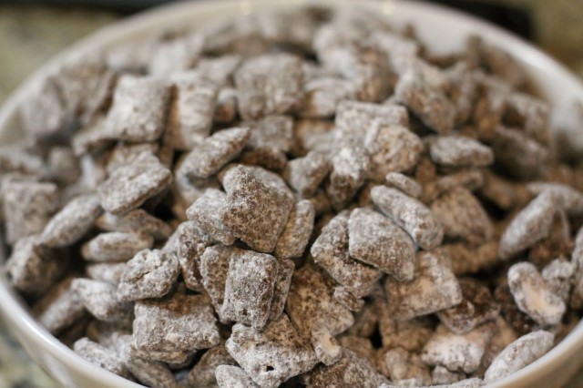 Great Recipes While High: Medicated Muddy Buddies, Source: http://2.bp.blogspot.com/_NUzRlW4XGKU/TSQDzt-9i6I/AAAAAAAAFLY/S_paR8KHk-I/s1600/IMG_0241.JPG