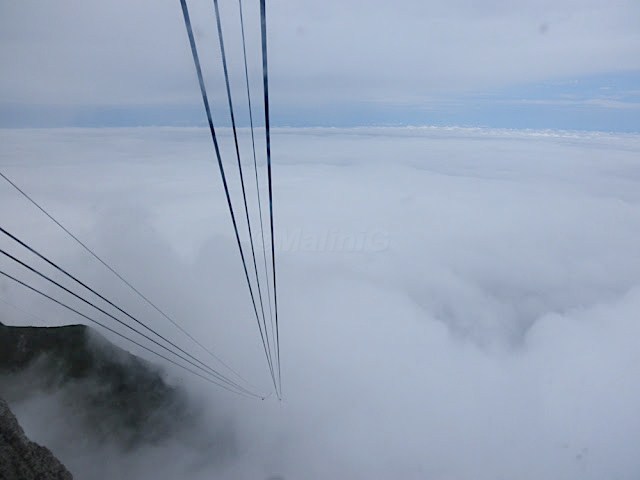 Title: Weedist Destinations: Mount Pilatus 4, Source: http://4.bp.blogspot.com/-f4R7fFfHRzw/UWl3zjXYxHI/AAAAAAAACzQ/6iFGJNmeSAI/s640/Sailing+thru+the+clouds.JPG