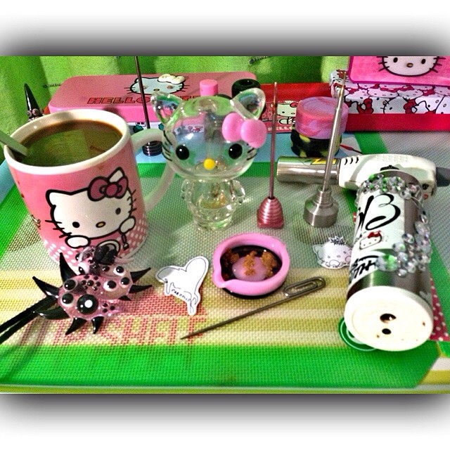 Instafire: Pothead Princess Hello Kitty Heady Dab Set, Posted by @potheadprincess_