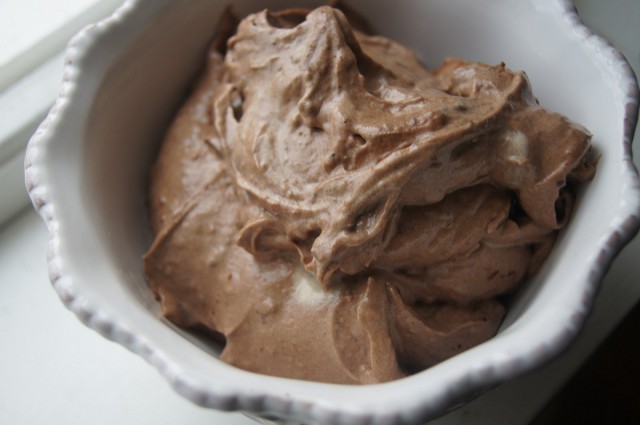 Great Edibles Recipes: Vegan Chocolate Banana Ice Cream, Source: http://www.gluten-free-vegan-girl.com/2012/09/simple-raw-vegan-chocolate-ice-cream.html
