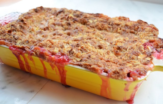 Great Edibles Recipes: Raspberry Peach Cobbler, Source: http://www.serenabakessimplyfromscratch.com/2013/08/peach-raspberry-almond-cobbler.html