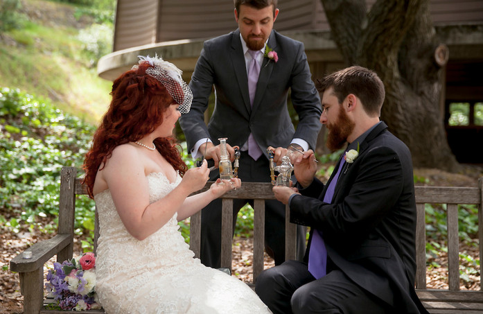 Trend Alert: Wedding Dabs, Source: Julie Hanna Photography