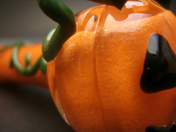 Piece of the Week | Jack O' Lantern Pumpkin Pipe - Weedist