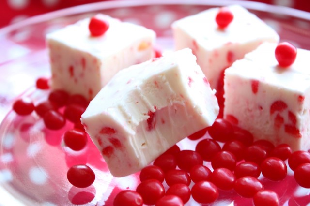 Great Edibles Recipes: Red-Hot White Fudge, Source: http://fieldsofcake.com/wp-content/uploads/2012/01/1618.jpg