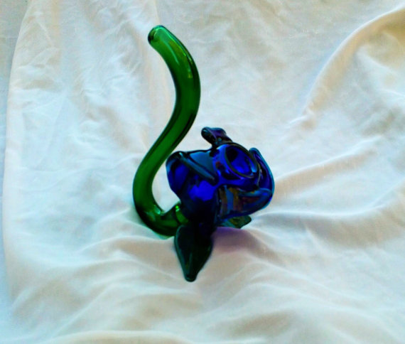 Piece of the Week | Glass Rose Sherlock Pipe - Weedist