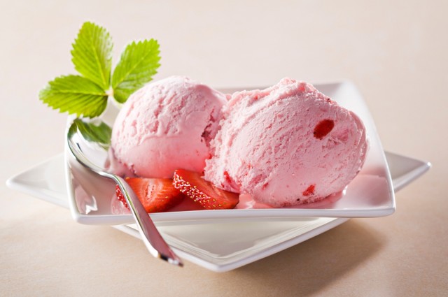 Great Edibles Recipes: Strawberry Chocolate Mint Ice Cream, Source: http://wallpapers111.com/wp-content/uploads/2015/03/Strawberry-Ice-Cream-Wallpaper-5.jpg