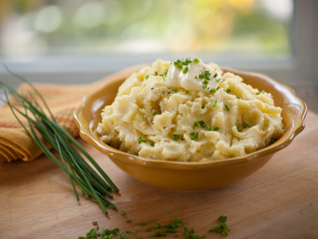 Great Edibles Recipes: Texas Toker's Garlic Mashed Potatoes, Source: http://foodnetwork.sndimg.com/content/dam/images/food/fullset/2010/10/26/2/002_Chive-and-Garlic-Mashed-Potatoes_s4x3.jpg