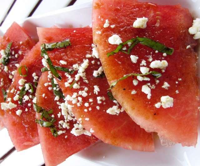 Great Edibles Recipes: Watermelon Steak, Source: http://3.bp.blogspot.com/-ZhA3Dt_v6oY/Tfz583sm7dI/AAAAAAAAAjI/XNoQ4zjp-As/s1600/IMG_5273blog.JPG