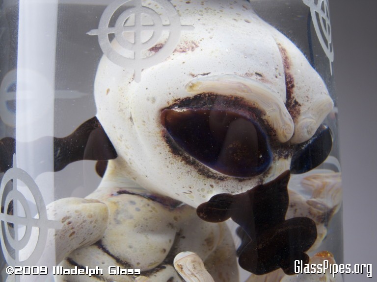 Piece-of-the-Week-Illadelph-Alien-Bong-The-Alien-Head-Up-Close
