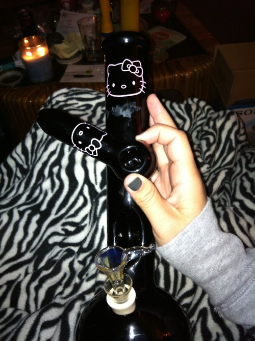 Piece of the Week | Hello Kitty Bong and Pipe