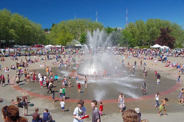 northwest-folklife-festival-seattle-center-international-fountain - Copy