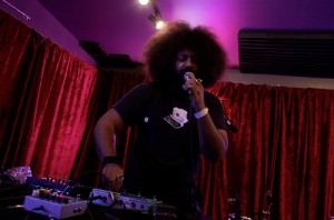 Reggie Watts kiilln' it and making it look easy...