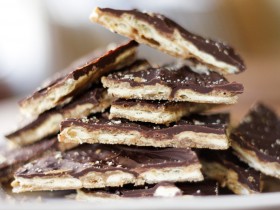 Great Edibles Recipes: Cracker Snackers