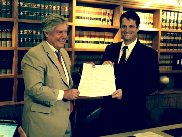 05.27.2014_Nevada Sen-Tick-Segerblom-and-Joe-Brezny-at-petition-launch - marijuana, Nevada Legalization Ballot Initiative Launched, Source: http://blog.mpp.org/tax-and-regulate/nevada-legalization-ballot-initiative-launched/05272014/