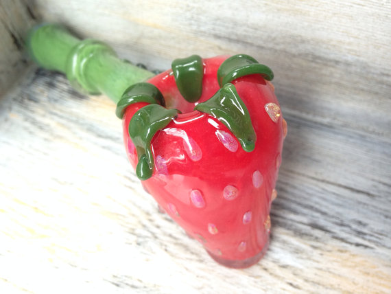 Piece of the Week | Strawberry Fields Pipe - Weedist