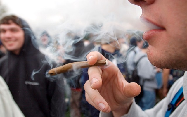 Frequent Misuse of Scientific Studies in Media Stories Linked to Biased Reporting, Source: http://america.aljazeera.com/content/dam/ajam/images/articles/marijuana_teens_121613.jpg