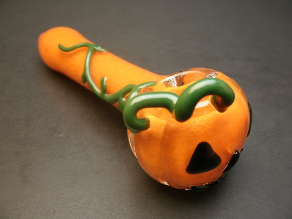Piece of the Week | Jack O' Lantern Pumpkin Pipe - Weedist