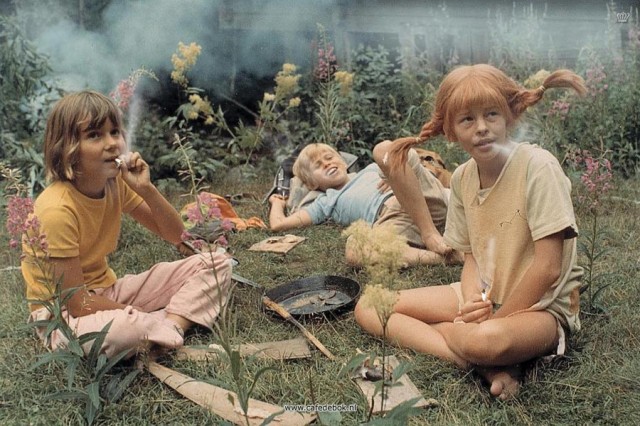 Government Buys Kids PDAs to Help Kick Weed Smoking Habit, Source: http://www.cafedebok.nl/weblog/images/20050225_01_pipi_relax.jpg