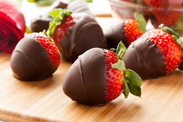 Great Edibles Recipes: Chocolate Covered "Sativa" Strawberries, Source: http://www.daylightfoods.com/wp-content/uploads/2014/01/chocolate-covered-strawberries.jpg