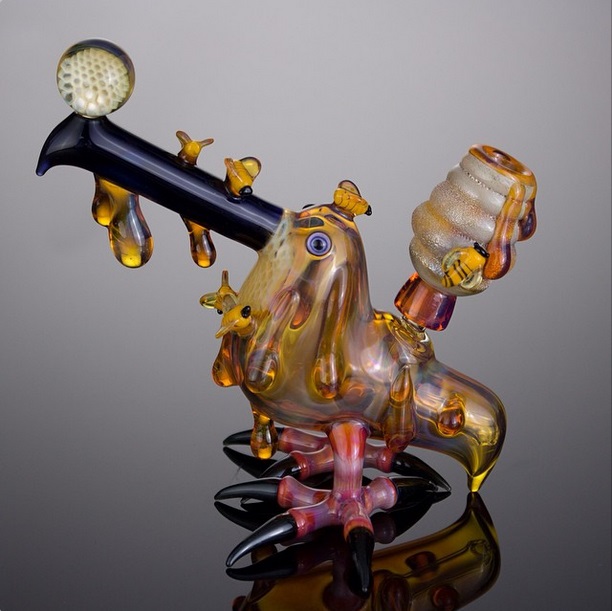 Piece of the Week | Honey Rigs by Joe Peters - Weedist