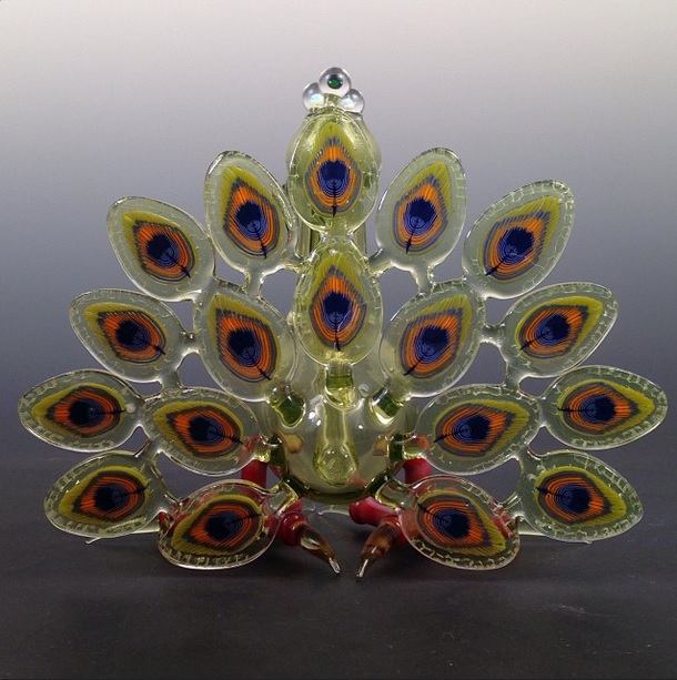 Piece of the Week | Black-Light Reactive Peacock Rig - Weedist
