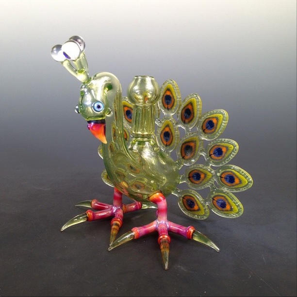 Piece of the Week | Black-Light Reactive Peacock Rig - Weedist