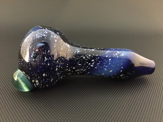 Piece of the Week | Earth Among the Stars Pipe - Weedist