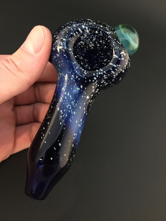 Piece of the Week | Earth Among the Stars Pipe - Weedist