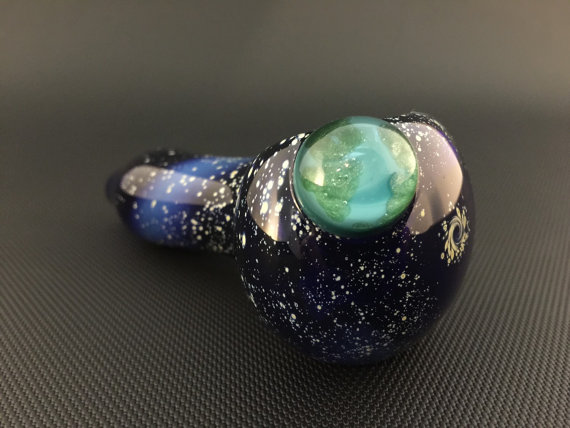 Piece of the Week | Earth Among the Stars Pipe - Weedist