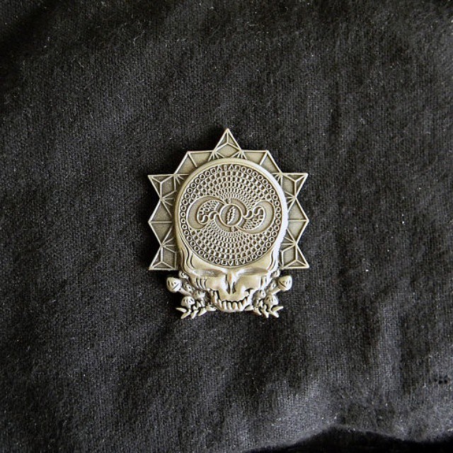 Headiest Dab Pins: Silver 3D Grateful Dead Stealie, Source: https://instagram.com/lot_rat_pins