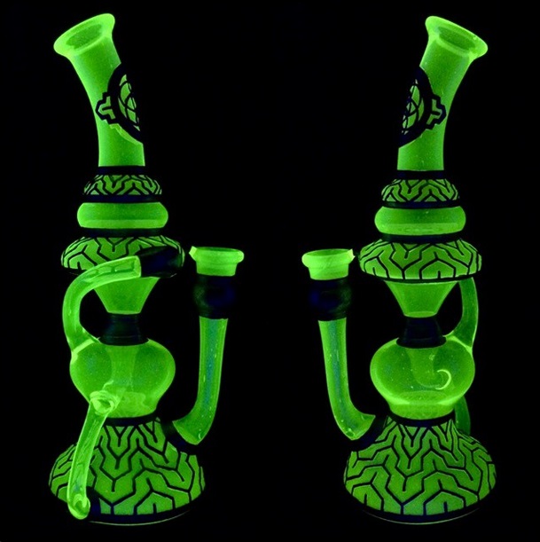 Piece of the Week | Super Heady UV Reactive Rig - Weedist