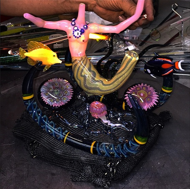 Piece of the Week | Mermaid Rockerz Rig by Robert Mickelsen - Weedist
